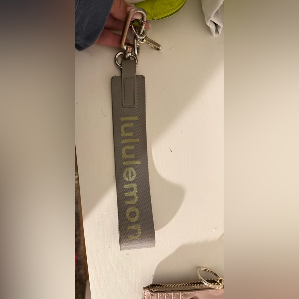 lululemon dual wristlet